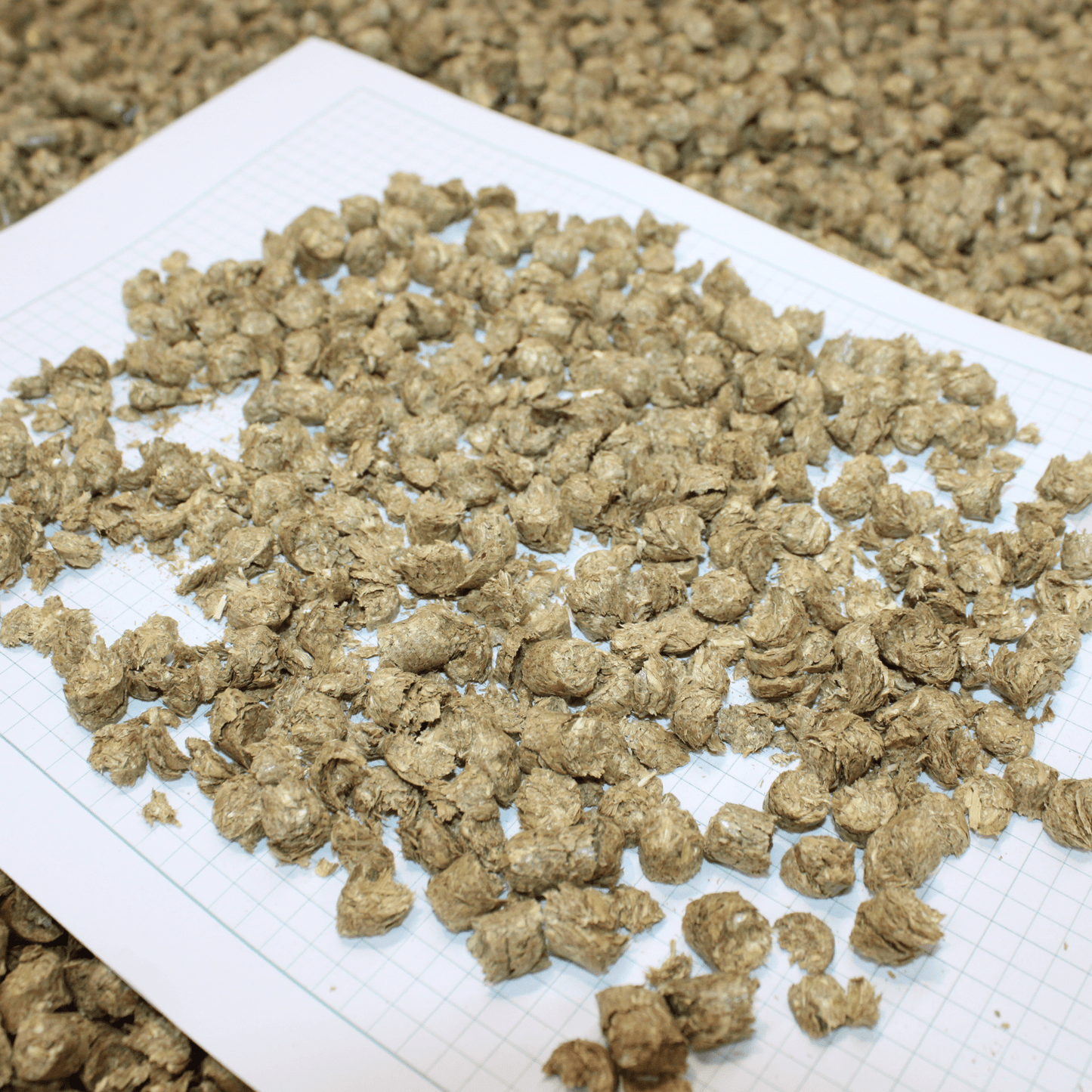 StrohHeld - Roggenstrohpellets 500 kg BigBag - Maliwi Shop