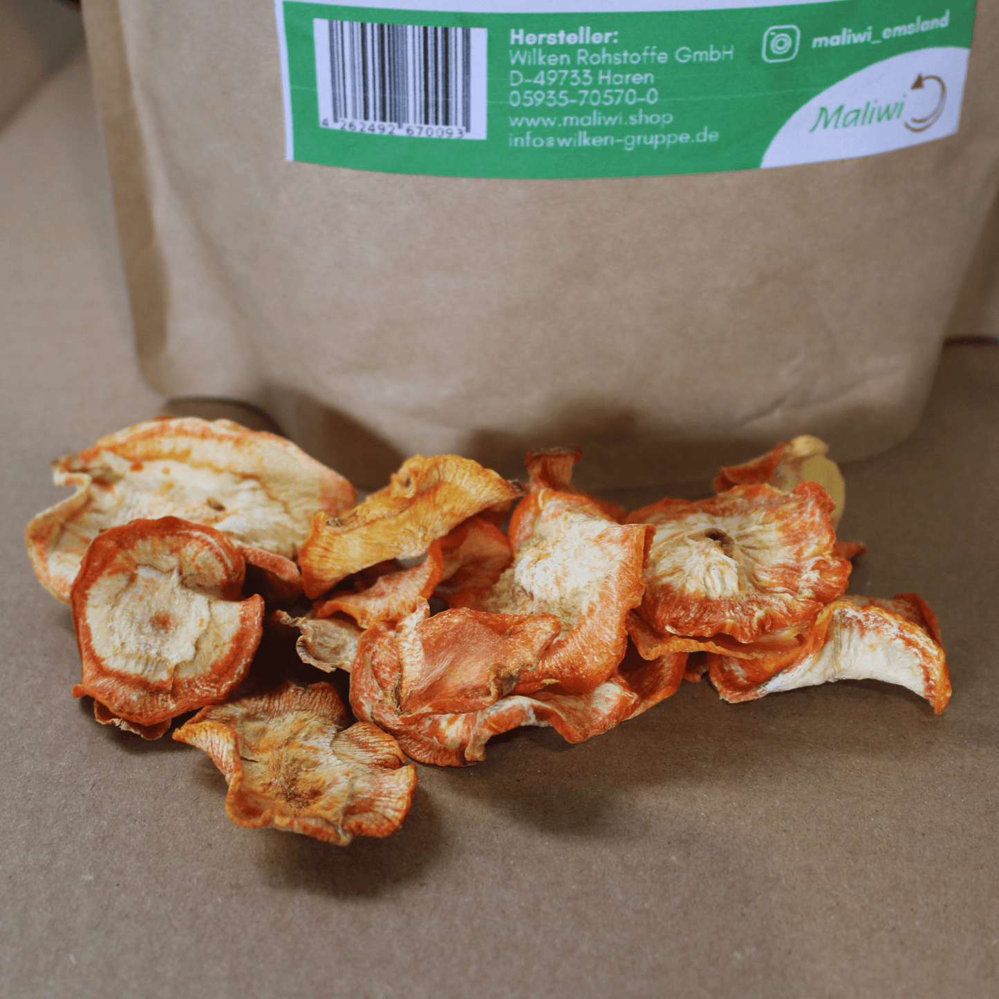 Detailaufnahme getrockneter Karottenchips für Pferde – natürlicher Snack von Maliwi