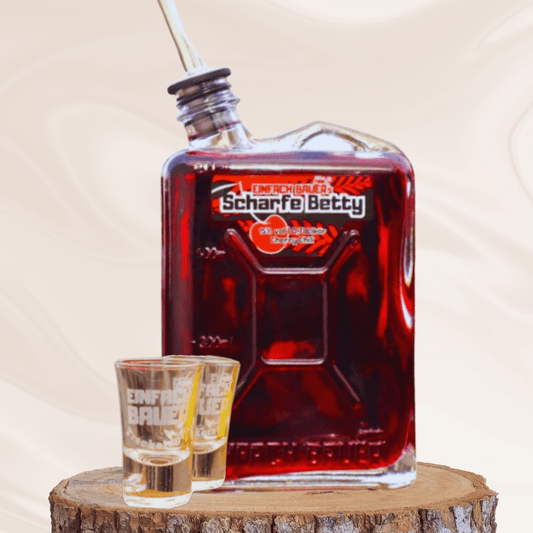 Einfach Bauer Likör Scharfe Betty – fruchtiger Party-Schnaps mit 32 % vol., rote Spirituose in Flasche